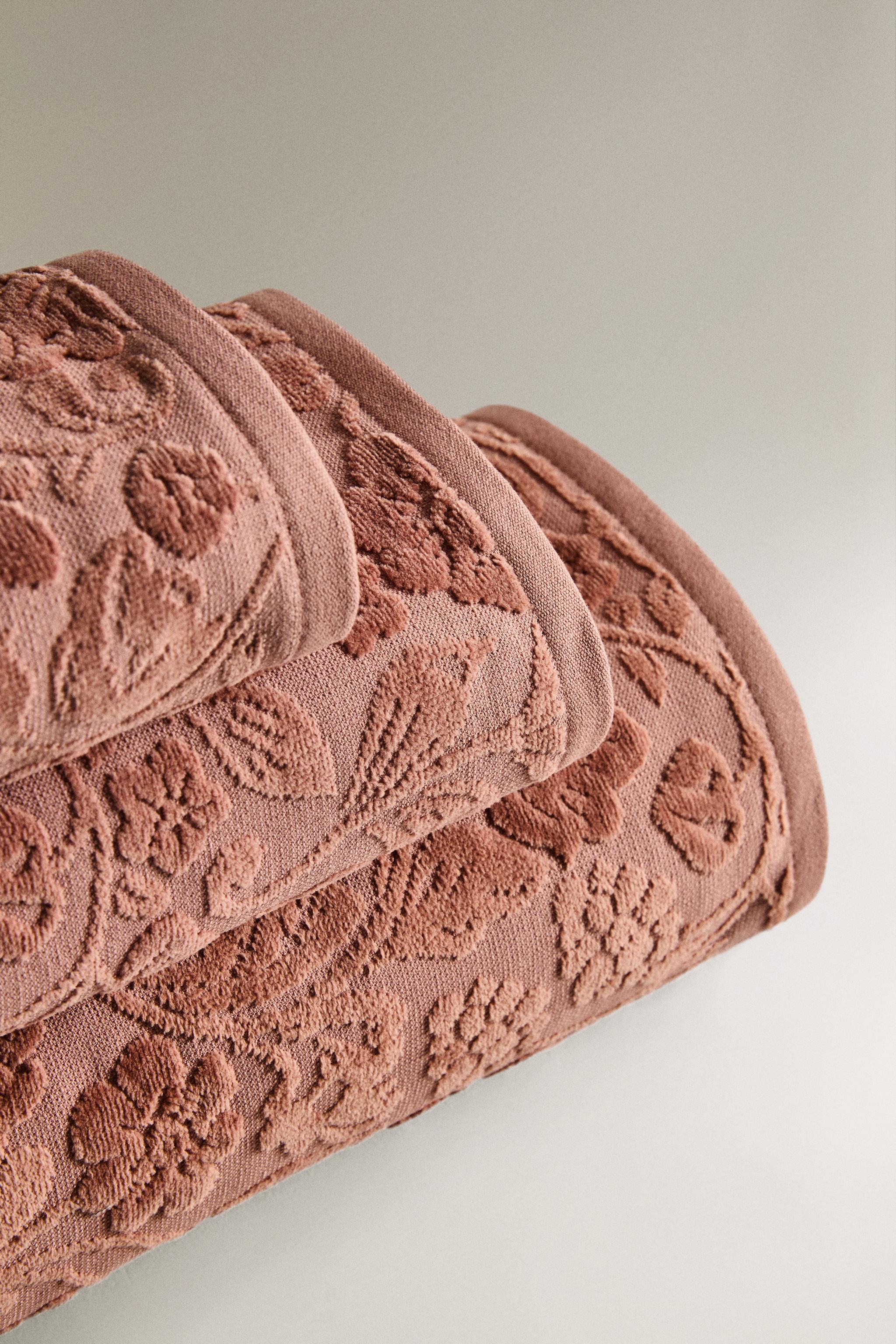 FLORAL JACQUARD BATH TOWEL